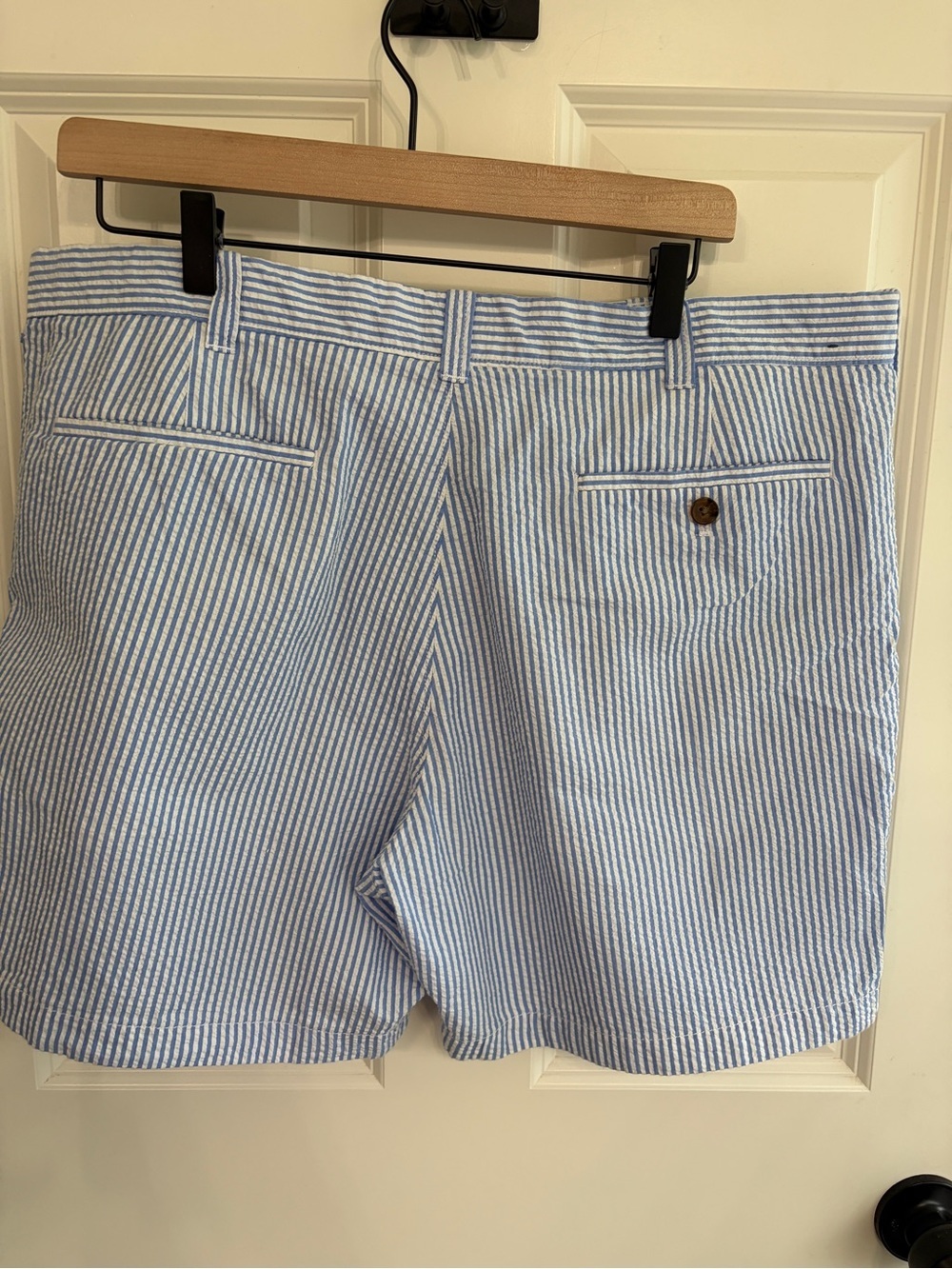 Like new Men’s J. Crew Blue and White Striped Seersucker Shorts 38” waist - Picture 4 of 9